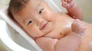 A baby may enjoy the bath or it may be a time of distress. Baby S First Bath How To Bathe A Newborn