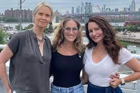 Des formateurs « experts », à l'écoute de nos interrogations. Sarah Jessica Parker Cynthia Nixon And Kristin Davis Reunite For Sex And The City Revival S First Table Read