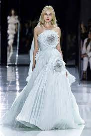 Find new and preloved ralph and russo items at up to 70% off retail prices. Ralph Russo Designen Laut Medienbericht Das Hochzeitskleid Von Meghan Markle