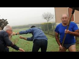 Le slip du riverain d'audon (landes), qui a chassé des journalistes et des membres de la ligue de protection des oiseaux (lpo) à coups de pelle, lundi 9 novembre. Retour Sur Le Slipgate Youtube