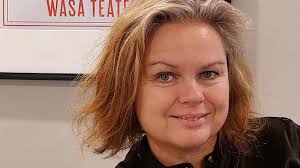 Tunga steg, flygande hattar och barn som plötsligt tycks gå upp i rök