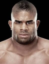 Harris looked to have run out of gas as he walked back to his corner while overeem's trainer. Alistair Overeem Muaythaitv