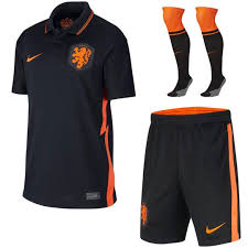 Bestel dan nu al een origineel dutch lions nederlands elftal shirt en laat zien dat je er zin in hebt! Nederlands Elftal Fanshop Voetbalshop Nl