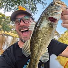 Snoop Dogg Sparks Feud with Rapper Dave Blunts Over Viral Clip A few weeks  ago, Snoop Dogg shared a viral clip of 500-pound rapper Dave Blunts  performing his hit song The Cup.