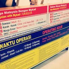 Come and experience the the latest tourist spots in melaka operating hours monday to thursday 9am to 9pm friday to sunday/public holiday 9am to 9pm. Rumah Terbalik Melaka Upside Down House Melaka