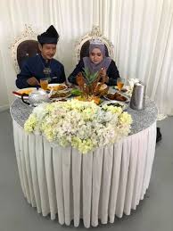 Yuk cari tahu jawabannya di sini! Bunga Hiasan Meja Makan Pengantin