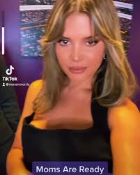 Annie Clements (@annieclementsbass)