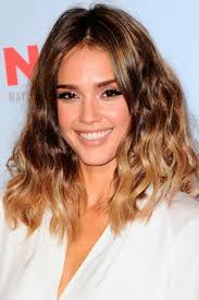 Réussir son tie and dye sur cheveux bruns. 1001 Facons D Adopter La Coloration Des Cheveux Tie And Dye Cheveux Permanente Cheveux Tuto Coiffure