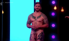 Male nudity: Hot Tat Guy on Reality TV Show - ThisVid.com