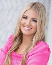 Meet our National Anthem singer, Elizabeth Burris! Elizabeth Burris is an  LSU sophomore (Biology/Music), a Dean's List recipient and Ogden Honors  College student. She's a national anthem singer for LSU Sports including