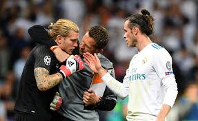 Auto racing gareth liverpool gareth bale vs liverpool gareth bale long hair haare undercut undercut gareth bale fans also viewed. Gala Twitterren Man Bun Lassige Trendfrisur Fur Echte Urbane Kerle Stars Wie Fussballer Gareth Bale Oder Schauspieler Jason Momoa Sind Dem Trend Verfallen Und Binden Ihre Langen Haare Zum Dutt