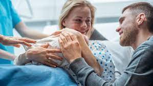 Wenn es ihnen und ihrem baby gut geht, sollte ein geplanter kaiserschnitt erst nach der 39. Geplanter Kaiserschnitt 3 Dinge Die Deine Klinik Bieten Sollte Babyartikel De