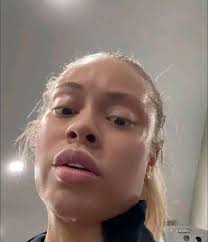 Ladies what are you looking for first five minutes you complain three hours  you complain 🤔🤔