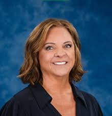 My coworkers be stressing themselves out & I be walking around eating  snacks 😂