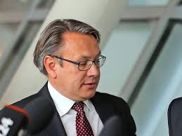 © dpa georg nüßlein (csu) tritt aus der bundestagsfraktion der union aus, behält aber sein mandat. Nusslein Fordert Vw Anklage In Deutschland