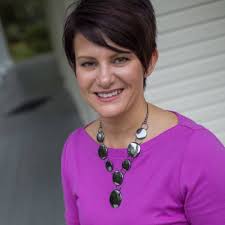 Carrie Farrington's Instagram, Twitter & Facebook