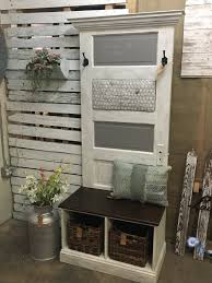 Cao De Pequeno Porte De Origem Mexicana Reclaimed Vintage Door Hall Tree And Bench Cream Entryway Furniture Old Door Decor Door Hall Trees Entryway Furniture