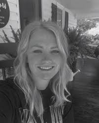 Heyyy! Just a friendly reminder to book your appointments ahead of time:)  Alsooo.. This is how we make a living so not showing up is not nice:) Love  y'all #permanentmakeup #finelinetattoo #haircolor