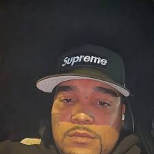 It seems the dye from the Air Jordan 4 “Brick By Brick” is bleeding onto  the white laces. But hey, we can hold this minor tweak. Keep wearing your  f*cking shoes!! 📸: @