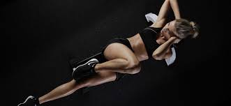 Mit unserem bauchmuskeltraining stärkt ihr die muskeln am bauch effektiv. Bauchtraining Bauchubungen Fur Zu Hause Trigema Magazin