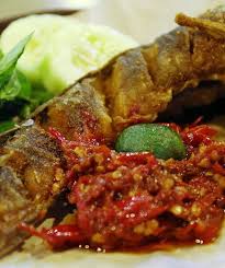 Bersihkan ikan lele, potong menjadi 2. Cara Membuat Sambal Pecel Lele Enak Pas Zonaresepenak