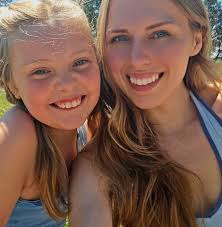 Seeking portrait artist for family drawing