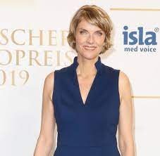Nachrichtensprecher christof lang und ehefrau marietta slomka mit begleitung bei der ein herz für kinder gala im axel springer haus in berlin. Afsqpqwlnuctom