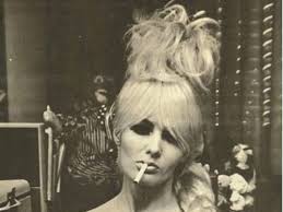 Morreu a pioneira do topless