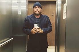 Foi um trabalho duríssimo, mas em que todos nos. Cesar Mourao Oferece 500 Euros A Atriz Nora Carvalho Da Serie Esperanca