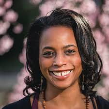 Embodied Resilience through Yoga: 30 Mindful Essays About Finding  Empowerment After Addiction, Trauma, Grief, and Loss: Klein, Melanie C.,  Adams, Jan, Heagberg, Kat, Lang, Nicole, Ashworth, Kathryn, Hall, Colin,  Willis, Toni, Weiss