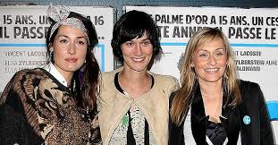 Born 10 july 1992 in martigues) is a french singer and songwriter. Clara Luciani A 28 Ans Decouvrez Sa Soeur Ehla Qui Est Aussi Chanteuse