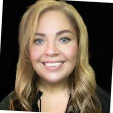 Laura Braatz's Instagram, Twitter & Facebook