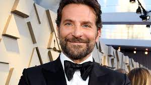 Bradley Cooper no ha necesitado ganar ningún premio para convertirse en el  caballero por excelencia de los Oscars 2020 | GQ España