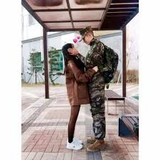 Dura Despedida Fotos De Pareja Militar Novia Militar Amor Militar