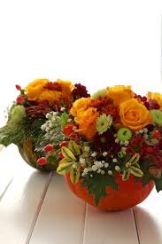 Ein Blumengesteck Im Kurbis Hallo Herbst Blumengestecke Herbst Dekoration Herbsttischdeko