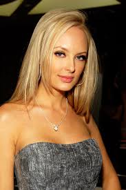 File:Shera Bechard 2010.jpg