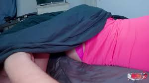 Madrastra e hijastro comparten una cama - Madrastra se despierta y su  hijastro se masturba - POV, MILF, sexo familiar - XNXX.COM