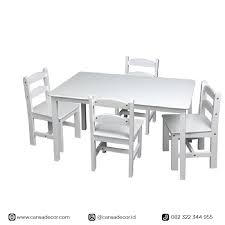 Dapur minimalis modern dengan meja panjang berwarna putih yang dipadukan dengan kursi yang terbuat dari kayu menjadikan dapur kamu mirip dengan meja bartender. Set Meja Kursi Anak Richie Minimalis Modern Baru Cansadecor Jual Furnitur Cantik