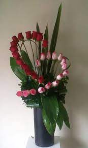 36 Beautiful Flower Arrangement Ideas For Valentines Valentines Flowers Rose Arrangements Flower Arrangements