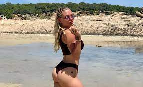 La gemella attualmente bionda delle donatella avrebbe un nuovo fidanzato. Giulia Provvedi Lato B In Mostra Su Instagram La Foto E Bollente