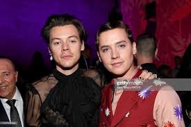 Pin By Fin On One Direction Harry Styles Pictures Harry Styles Cole Sprouse