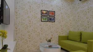 Perabotan yang tepat dan penataannya. Cukup Satu Trik Ruang Keluarga Mungil Ini Jadi Tampak Luas Bangka Pos