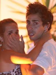 Valdivia se emociona e diz ser vítima de extorsão