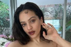 Rosalía Revela su Adicción Secreta: ¡Los Stickers de Messi!