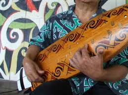 The sape (in kenyah dialect means 'scratching') is a traditional plucked lute chordophone family of instruments used by many of the orang ulu (kayan, kenyah, kelabit), or 'upriver people'. Sarawak Cultural Village Orang Ulu Playing Sape Youtube