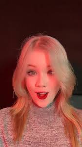 Maisie Peters Makeup