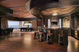 Home Tour Inside Tom Brady S Tampa Mansion Sarasota Magazine Sarasota Magazine In 2021 Tampa Real Estate Mansions Derek Jeter