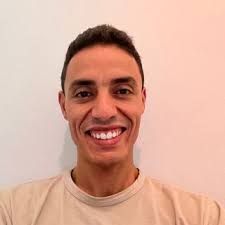 Kamal D., Aprenda diferentes tipos de árabe em uma sala de aula divertida e  envolvente