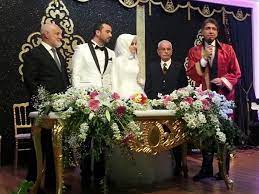 Onur şan türk şarkıcı ve oyuncu. Busra Akoz Kimdir Kac Yasinda Nereli Onur San In Esi Ne Is Yapiyor Meslegi Nedir