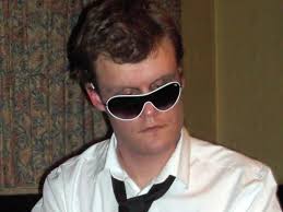 Aveugle, autiste, pianiste de génie : l’ex-neveu de la duchesse de  Cornouailles porté au cinéma